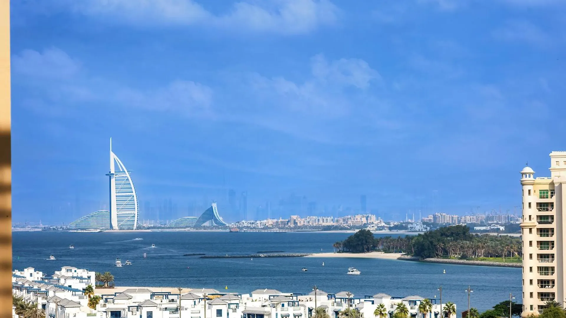 Spacious Family Apartment On The Palm Dubai 0*,  Emirados Árabes Unidos