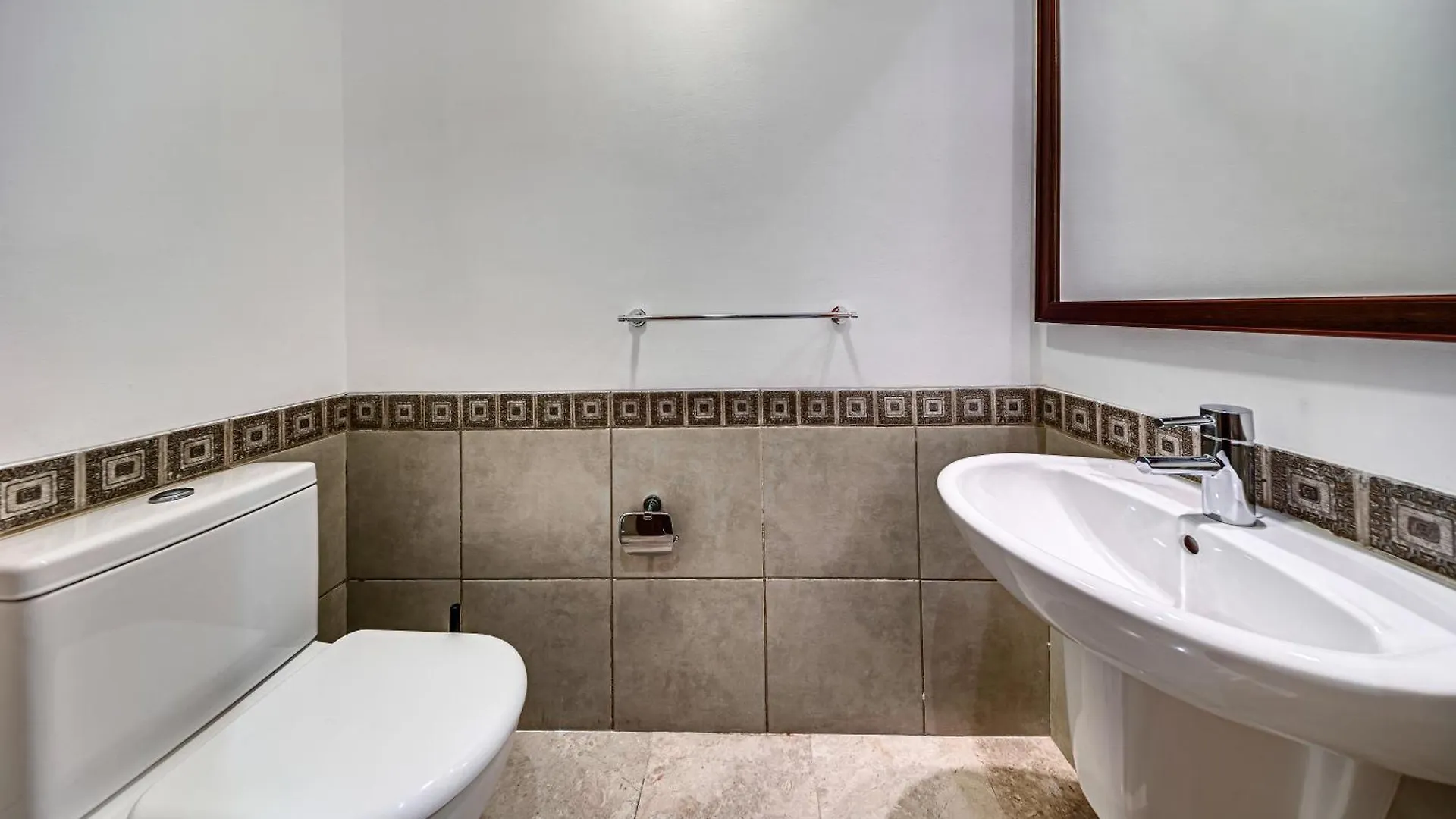 Spacious Family Apartment On The Palm Dubai